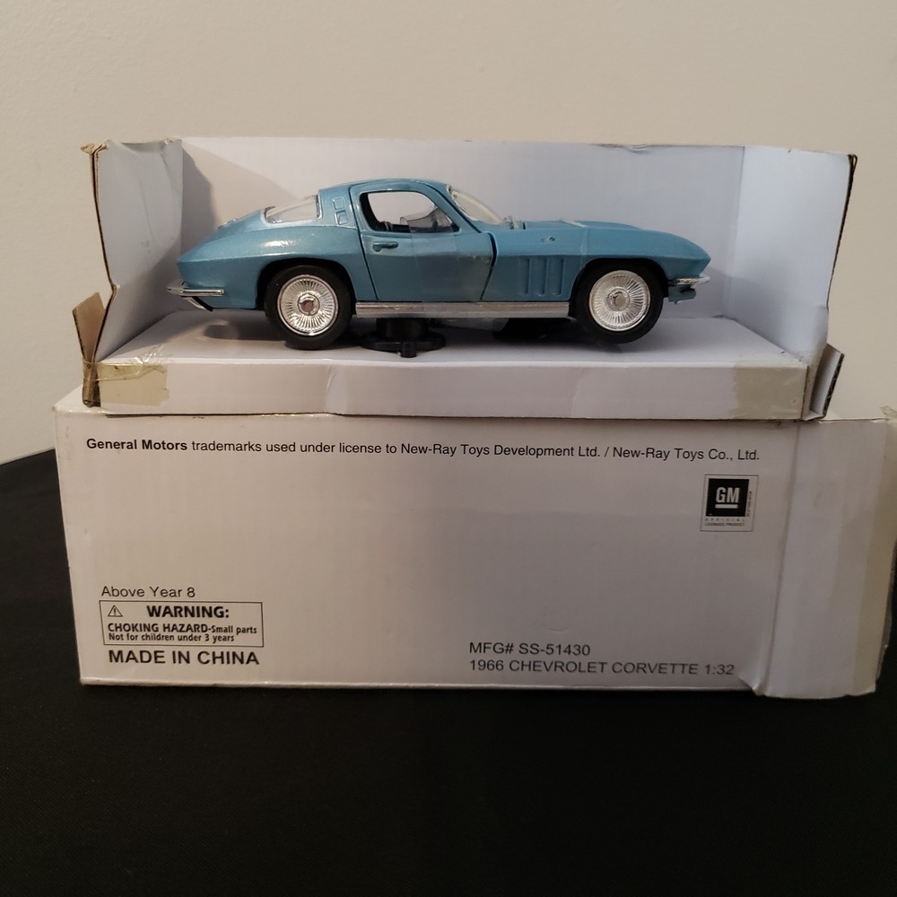 General Motors 1966 Chevelle Corvette 1:32 Blue NIB Collector SS-51430